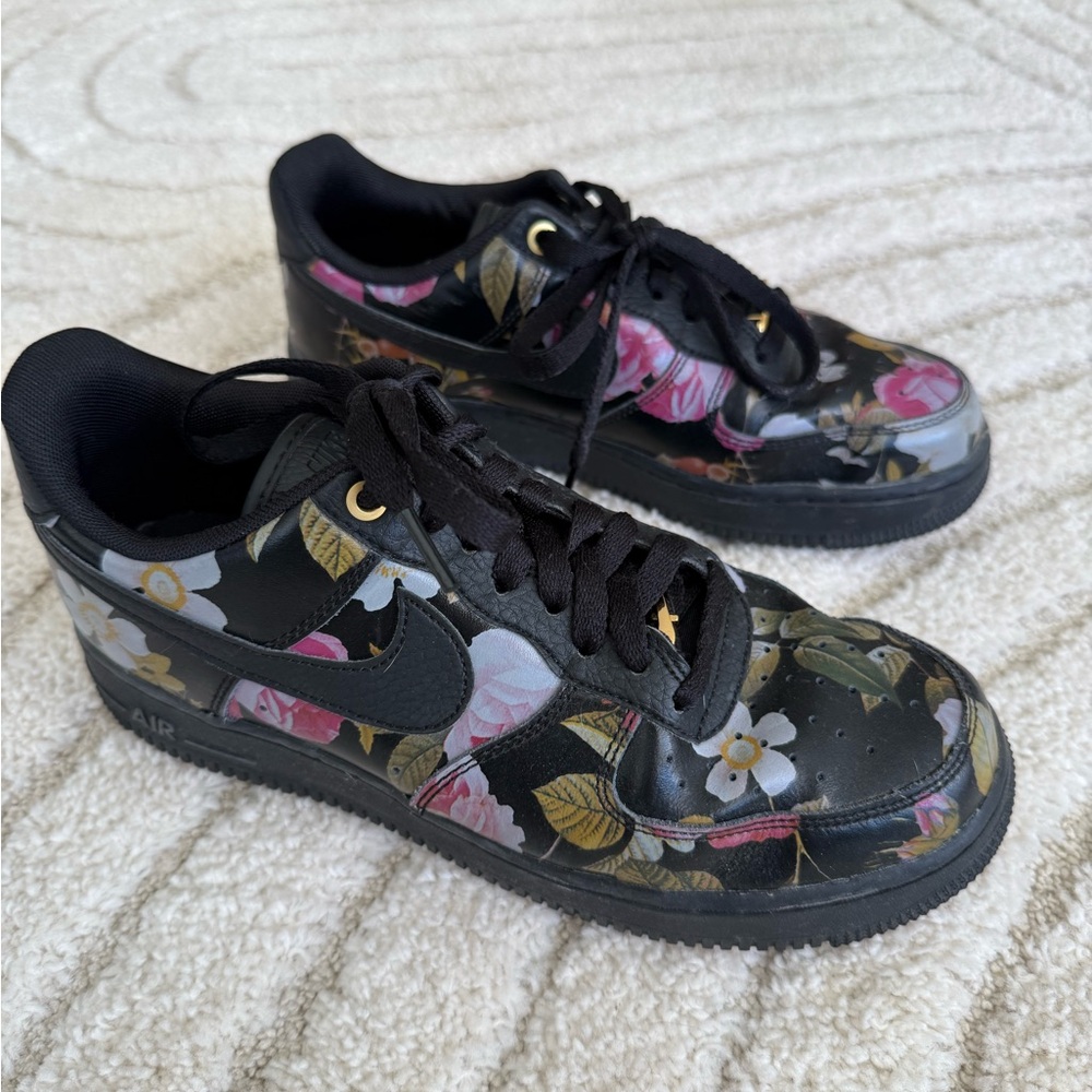 Nike Black Floral Athletic Shoes